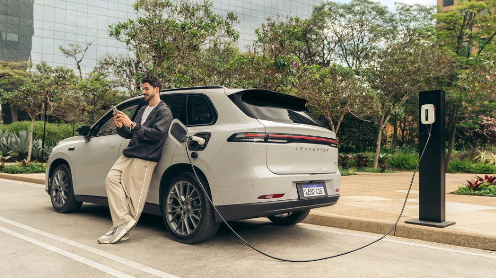 215 CV con tecnología híbrida