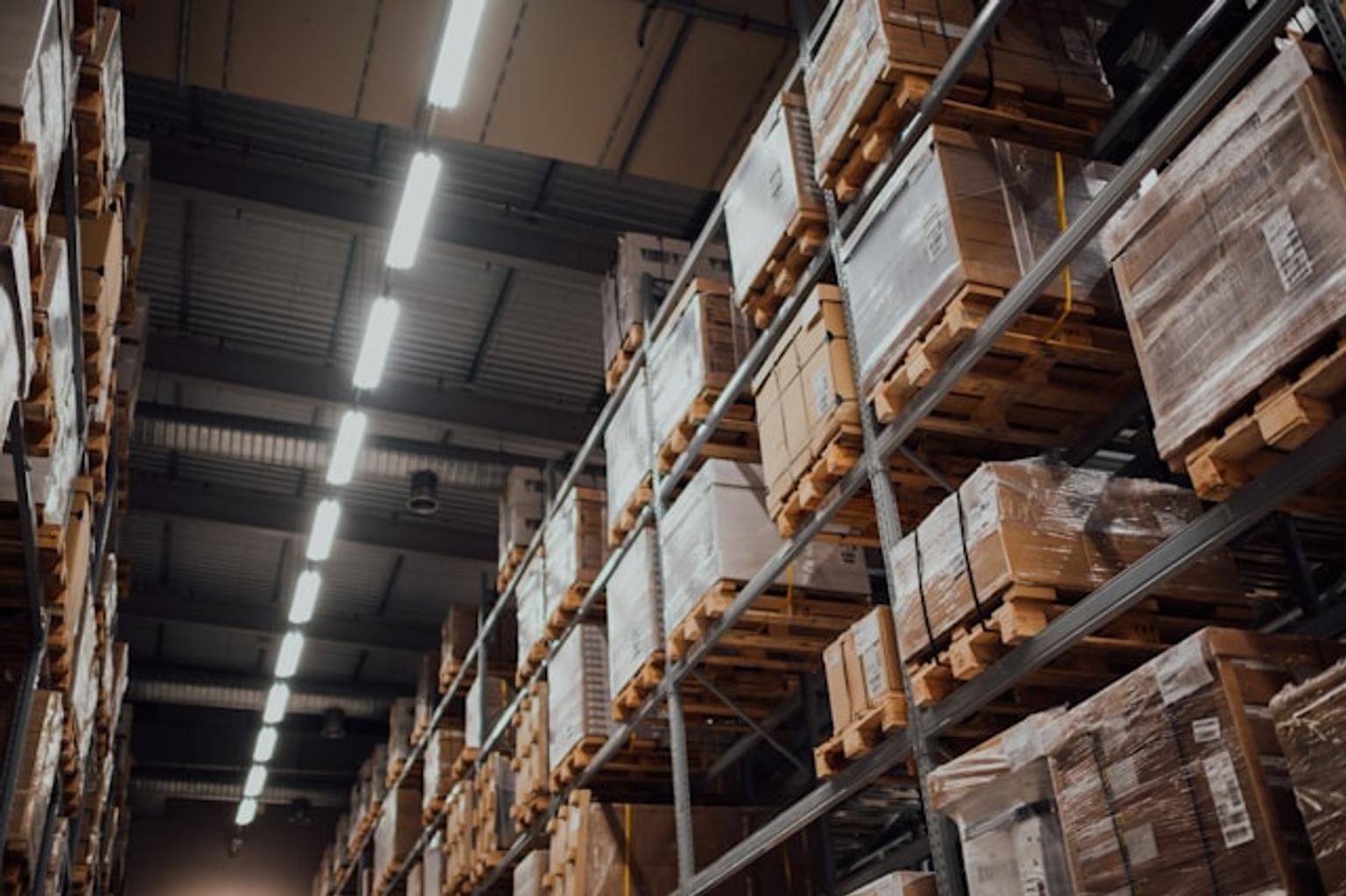 Image of an Amazon warehouse facility and distribution center