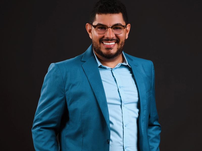 Mãe e bebê recém-nascido em casa