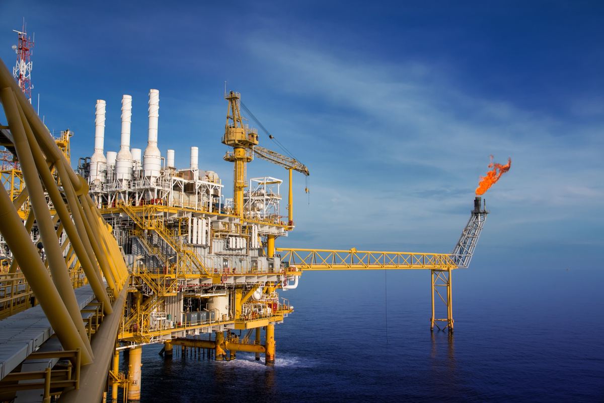 Offshore oil and gas production platform with flare boom