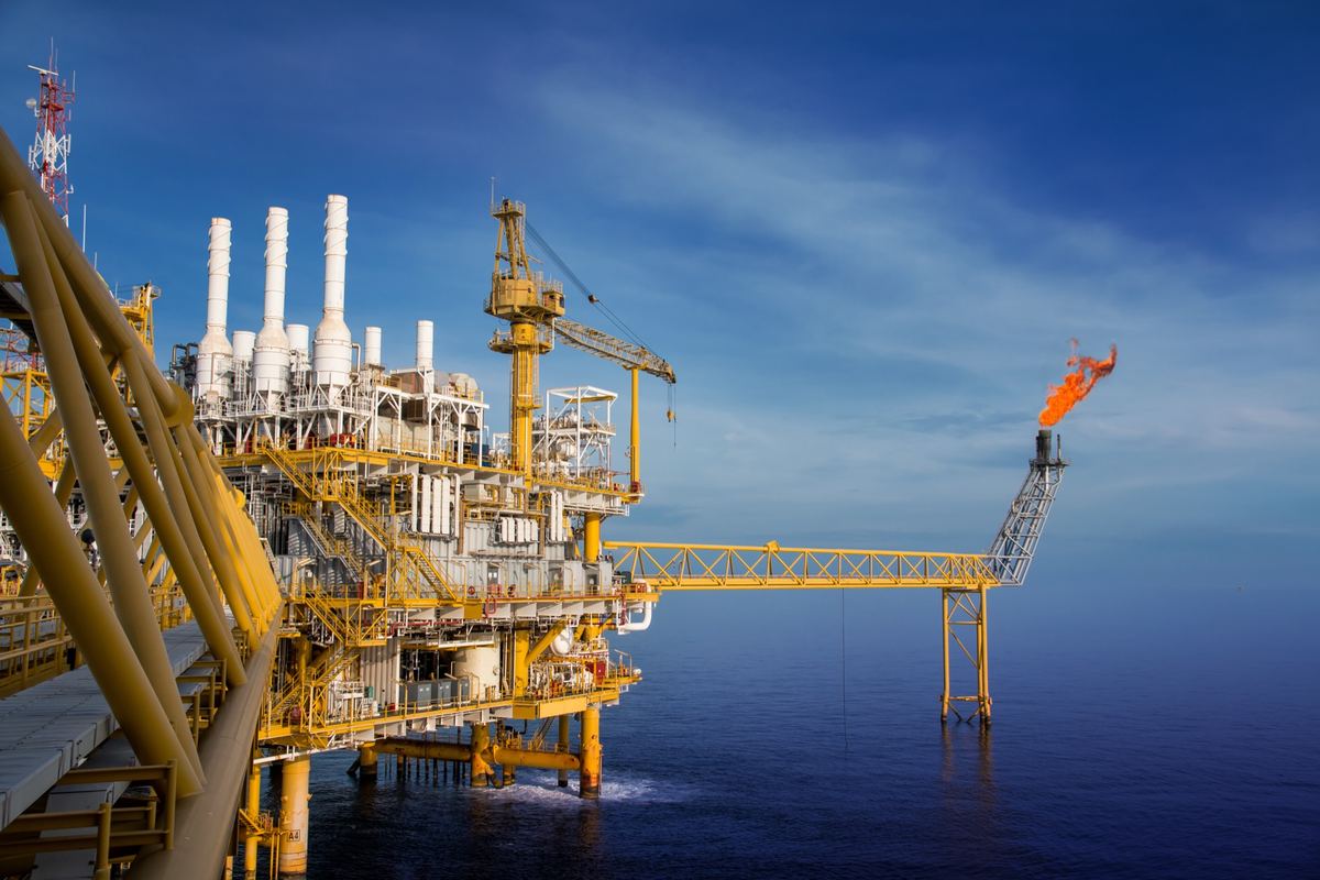 Offshore oil and gas production platform with flare boom