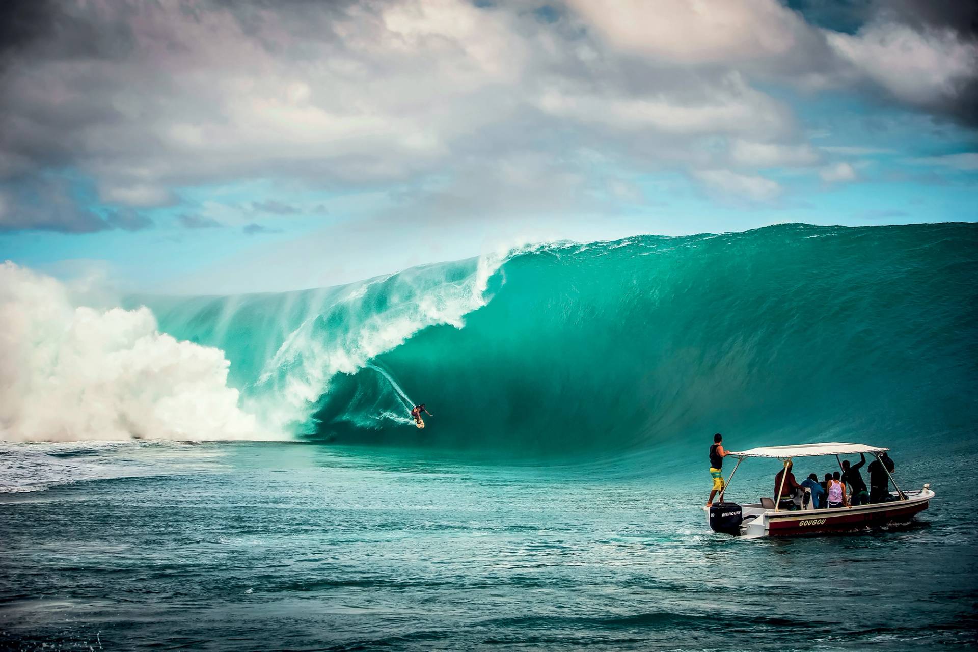 Teahupoo by Ben Thouard