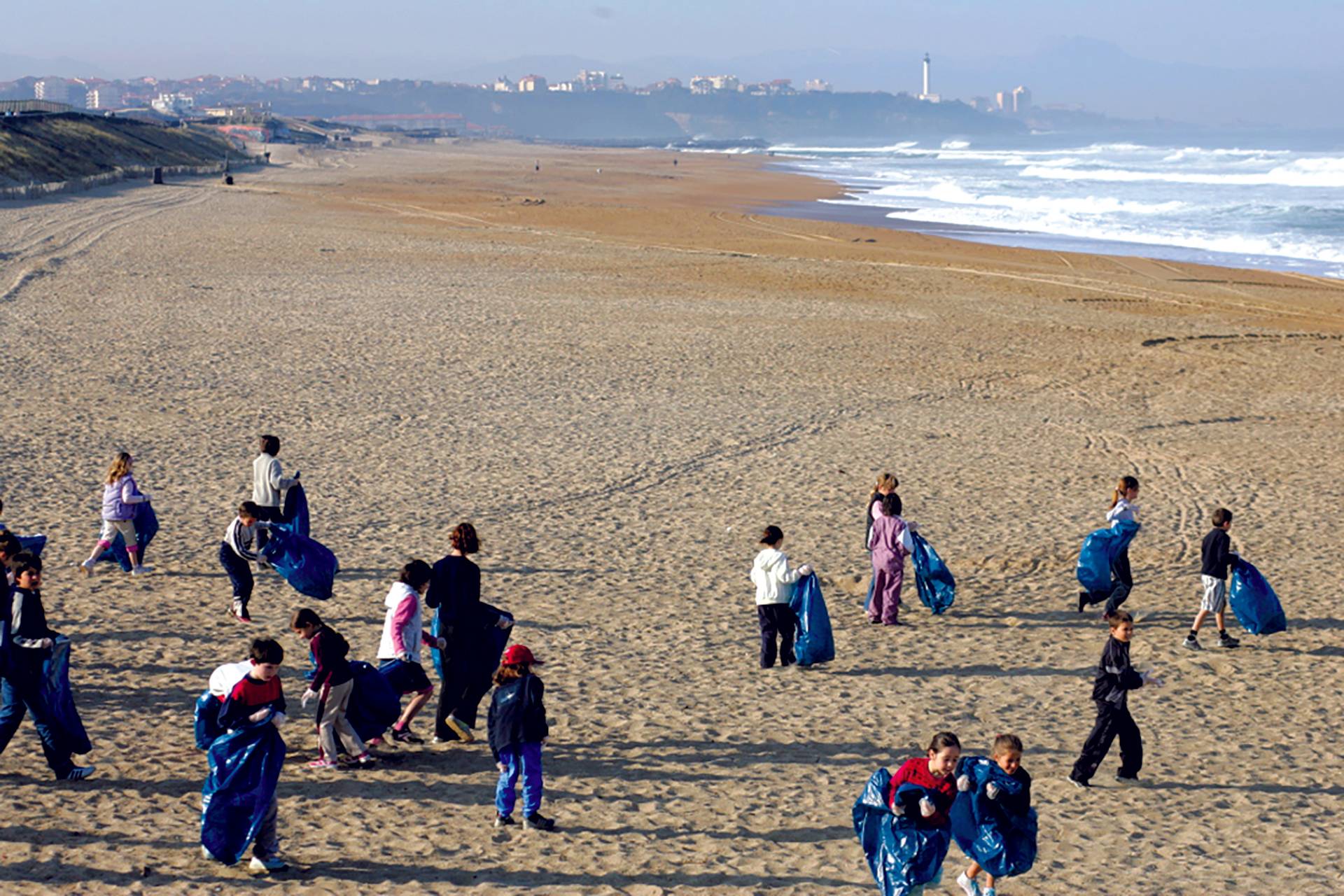 SFE beach clean at Cavaliers by Laurent Masurel