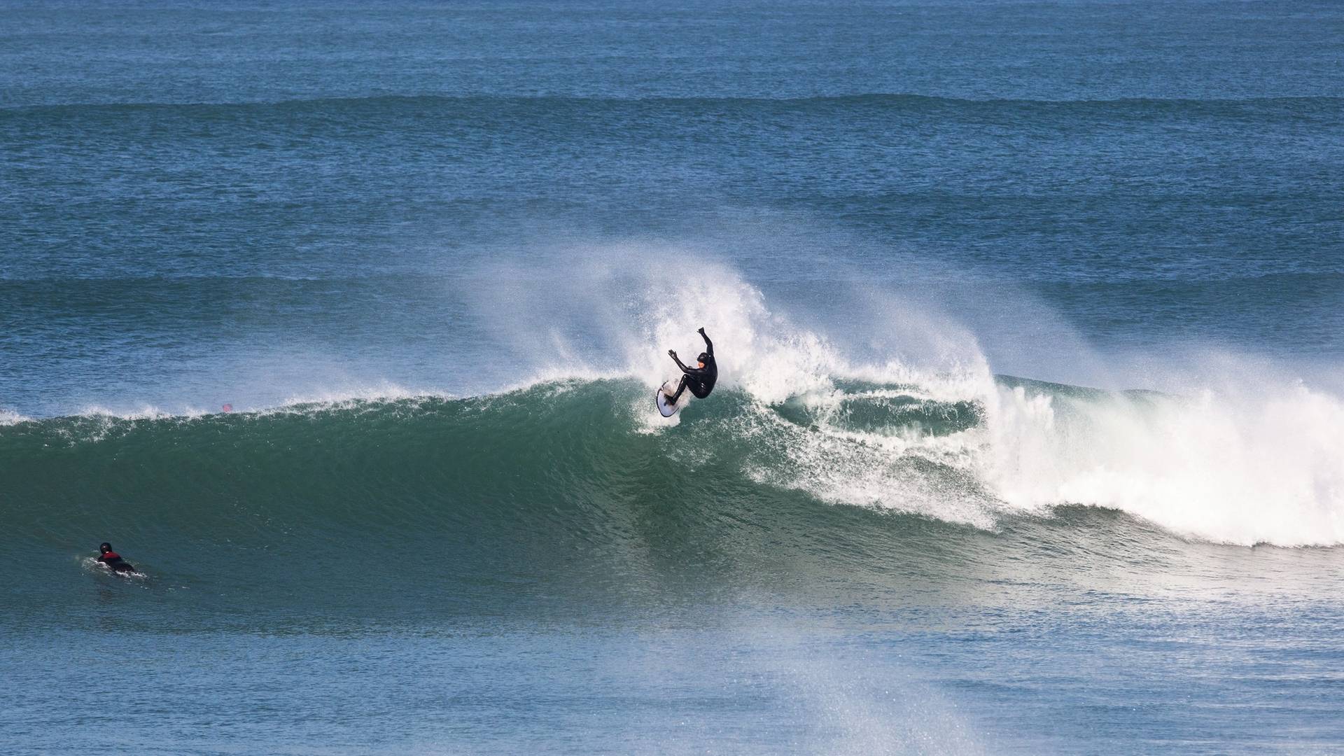 Surfing In Channel Islands England Surf Guide Local Tips surfing-in-channel-islands-england-surf-guide-local-tips