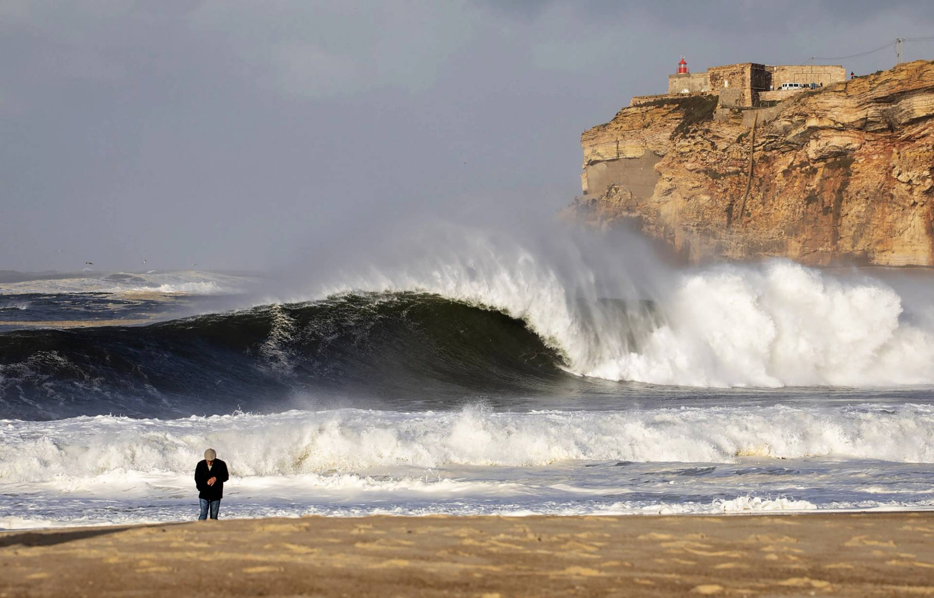 Praia da Nazaré by Ricardo Bravo