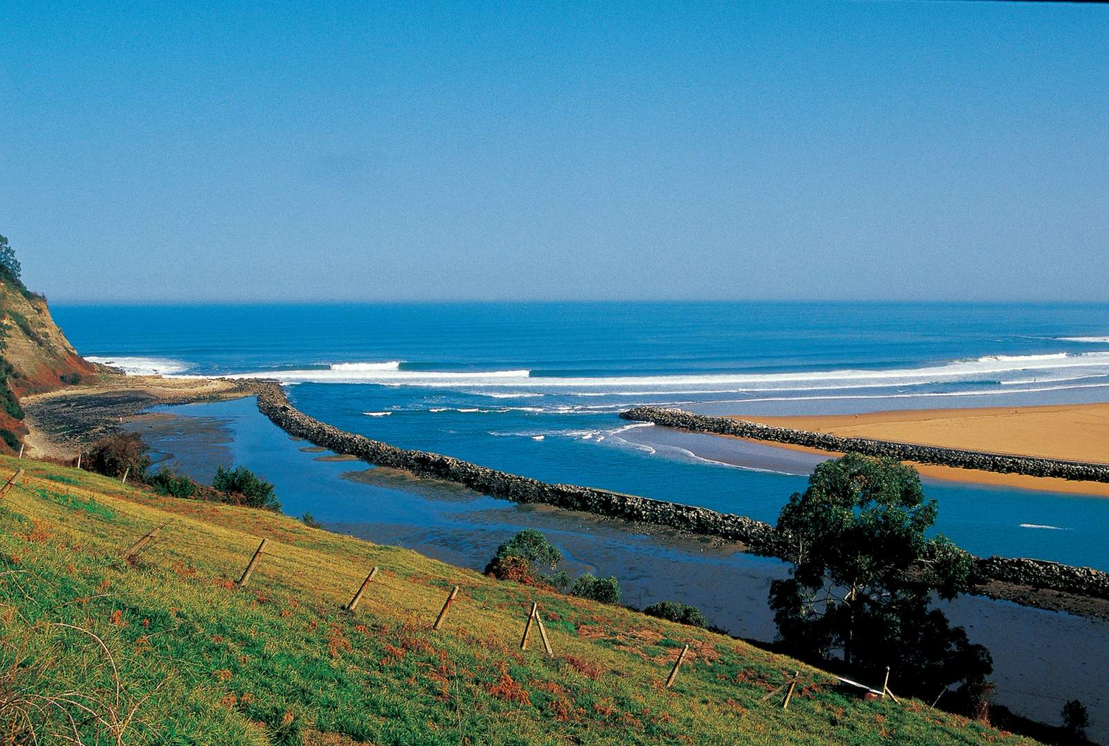 Rodiles Rodiles Surf Guide (Asturias, Spain) – Wave Info & Tips | Stormrider ...