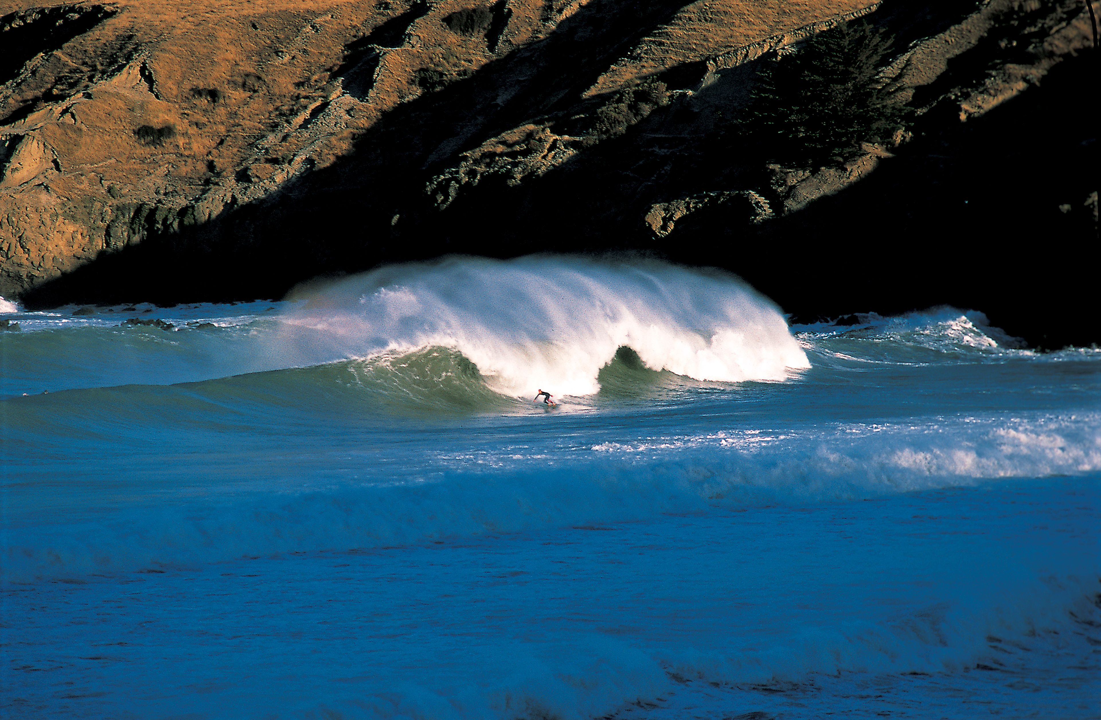 Surfing in New Zealand – Guide to Best Surf Spots & Seasons ...