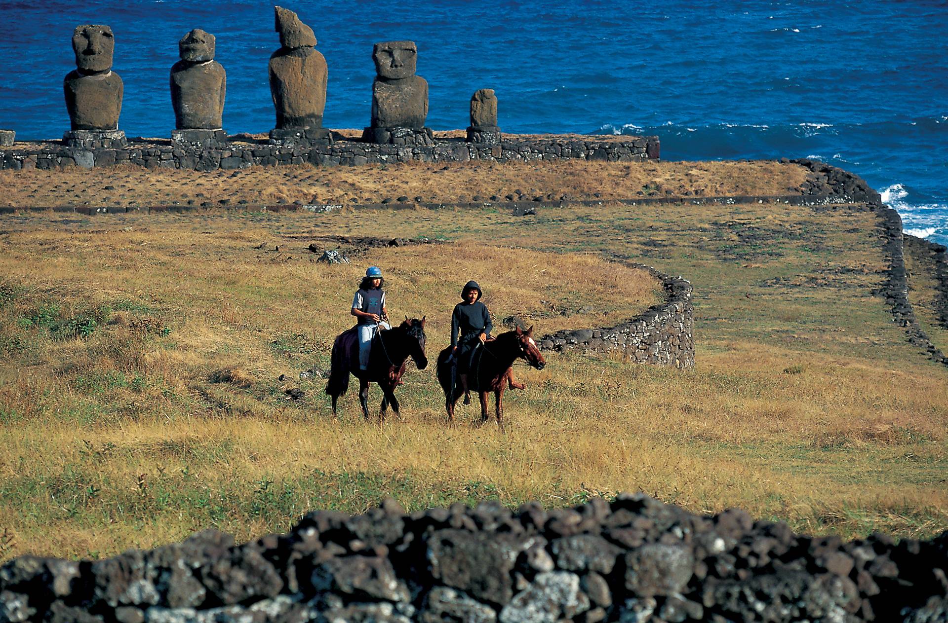 Rapa Nui Travel by Joli