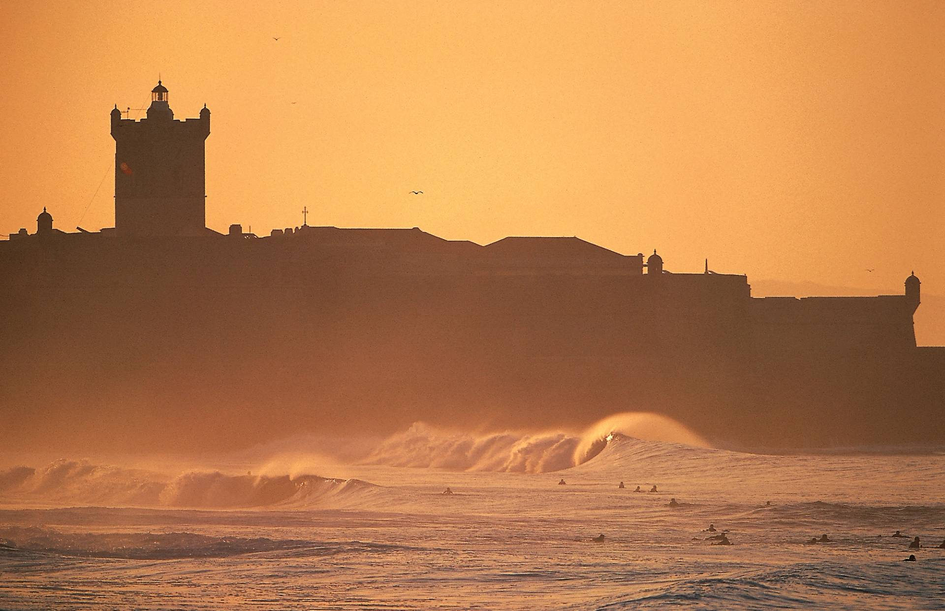 Carcavelos by Ricardo Bravo