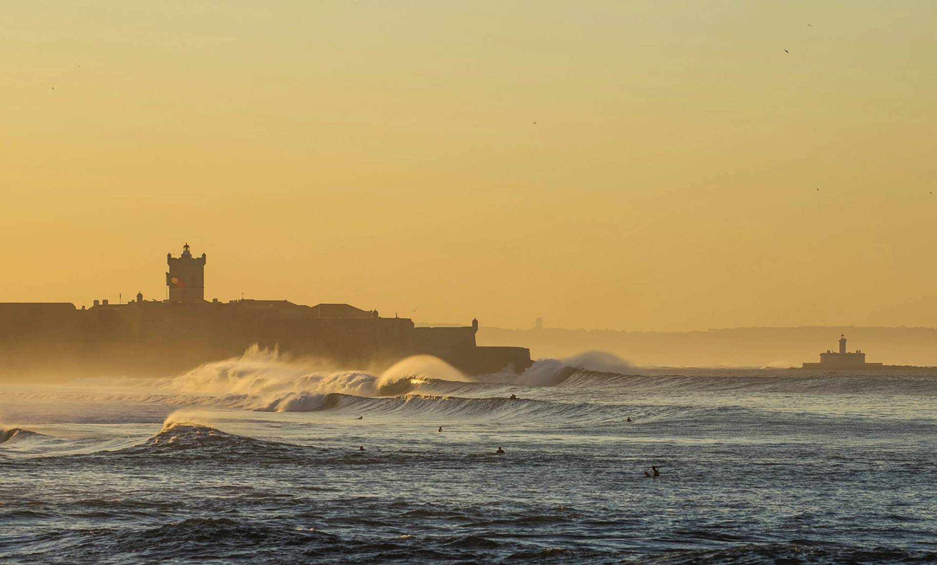 Carcavelos by Ricardo Bravo