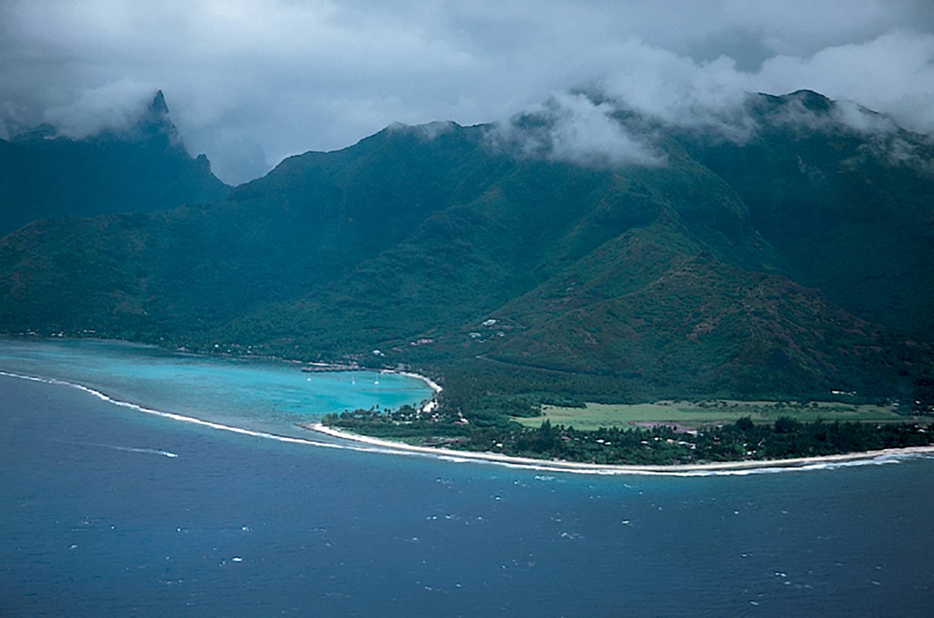 Tahiti Travel by Laurent Masurel