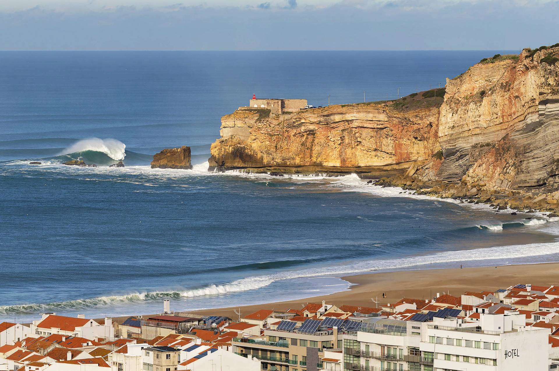 Praia da Nazaré by Ricardo Bravo