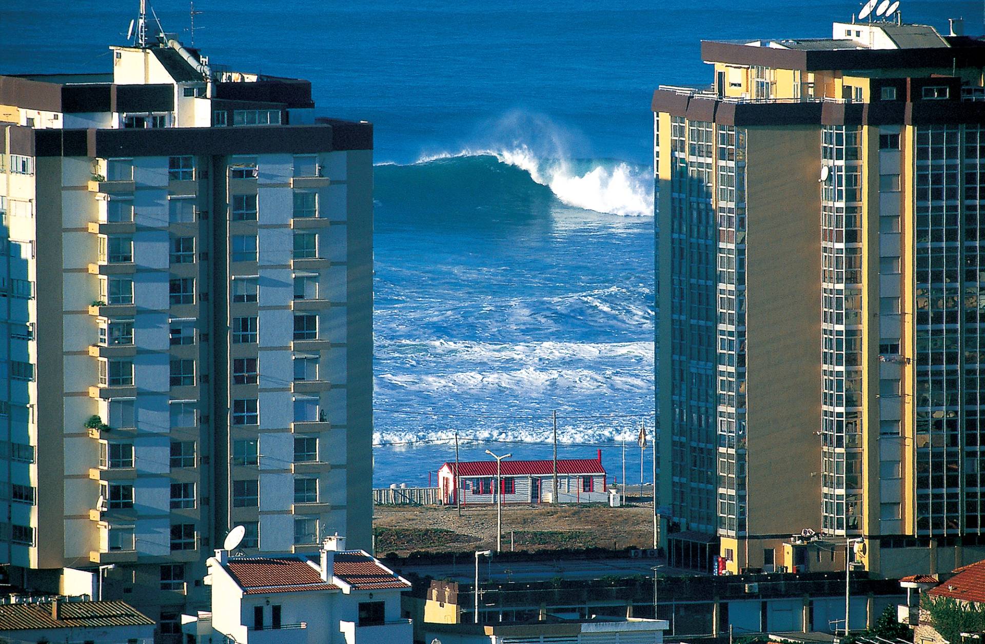 Costa Caparica by Ricardo Bravo