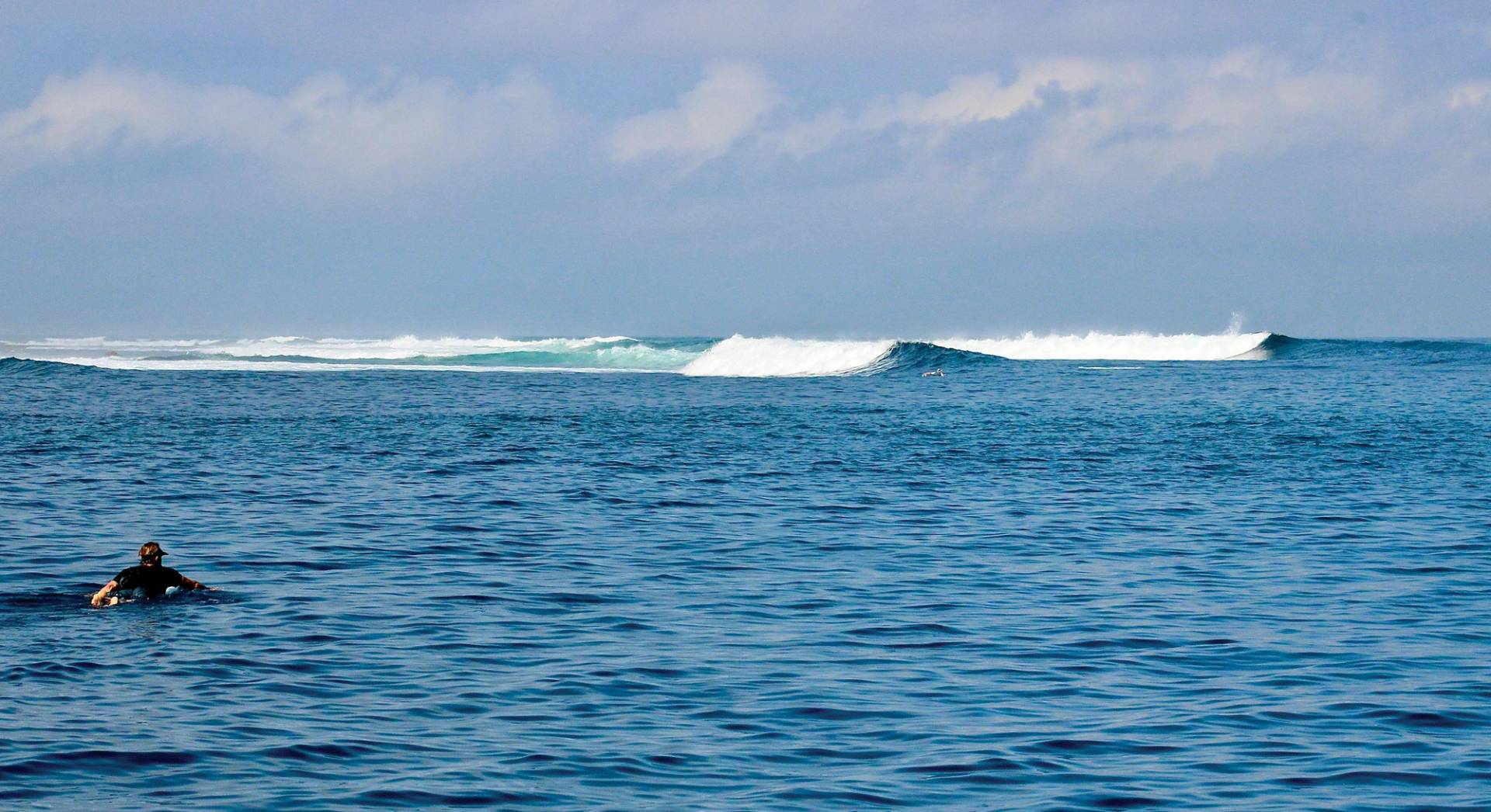 Mangkudu Lefts by Ollie Fitzjones