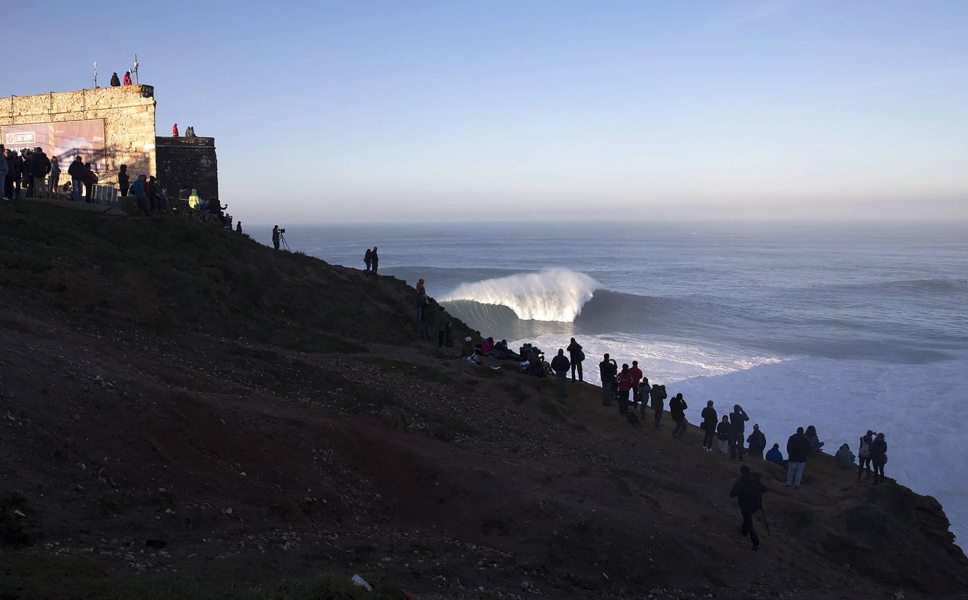 Praia do Norte, Nazaré by Ricardo Bravo