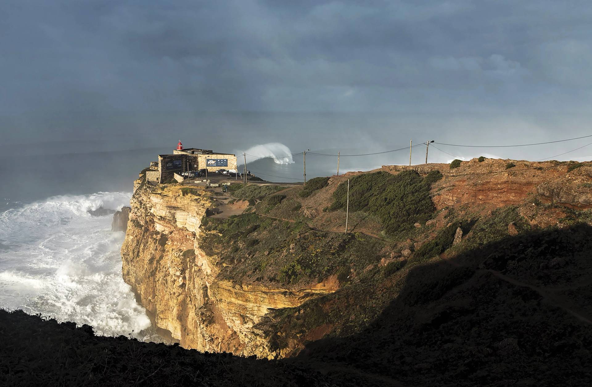 Praia do Norte, Nazaré by Ricardo Bravo