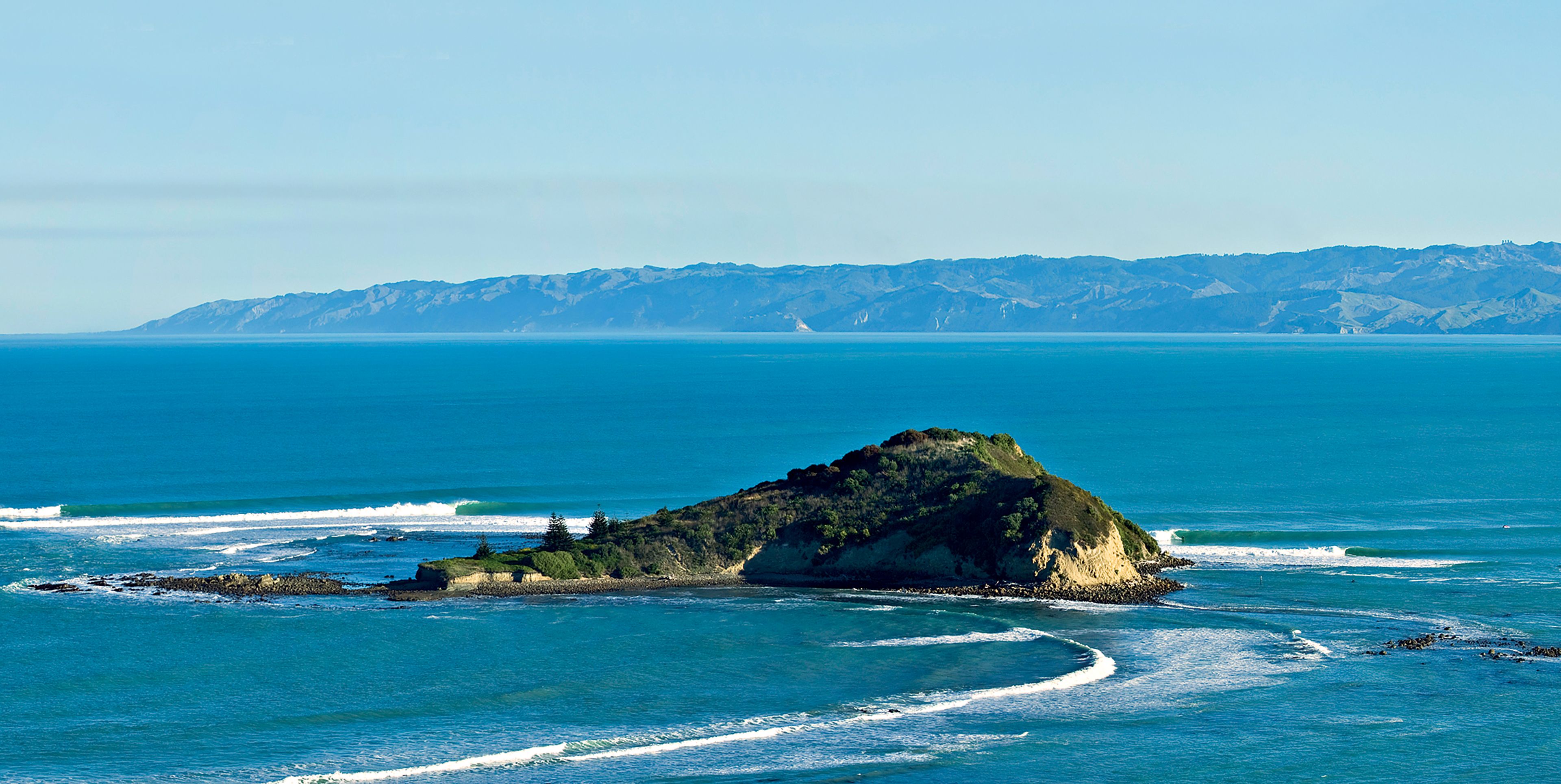 Surfing in New Zealand – Guide to Best Surf Spots & Seasons ...
