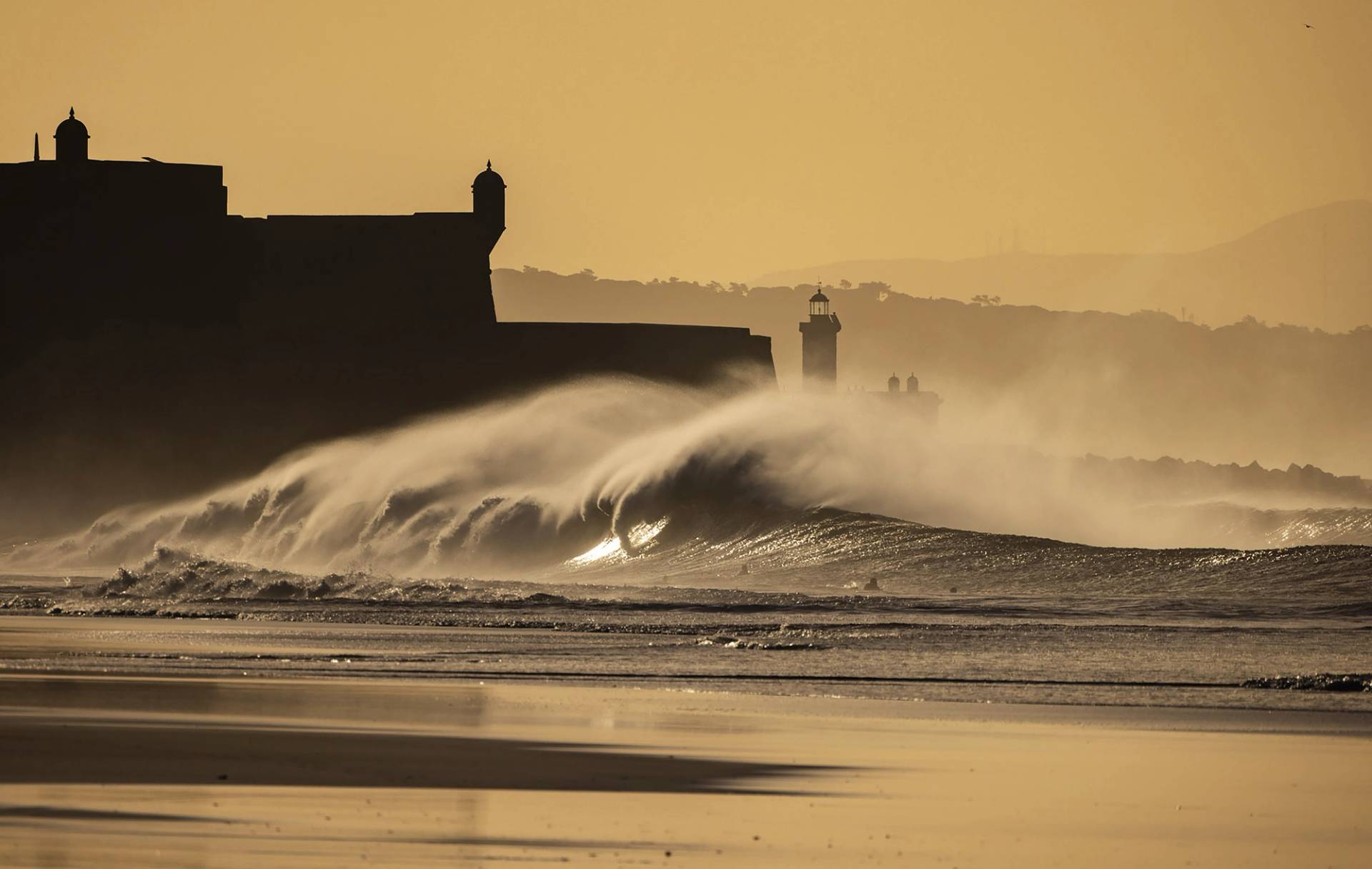 Carcavelos by Ricardo Bravo