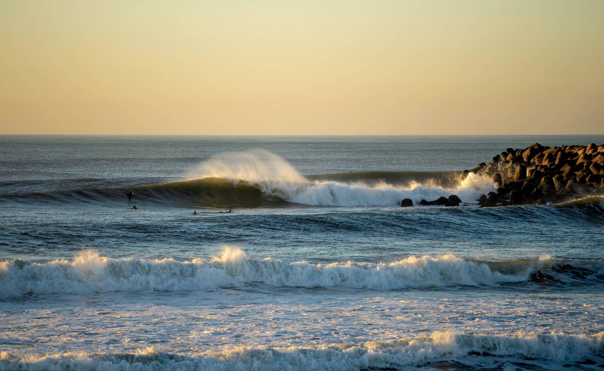 Praia dos Pescadores by Francisco Antunes