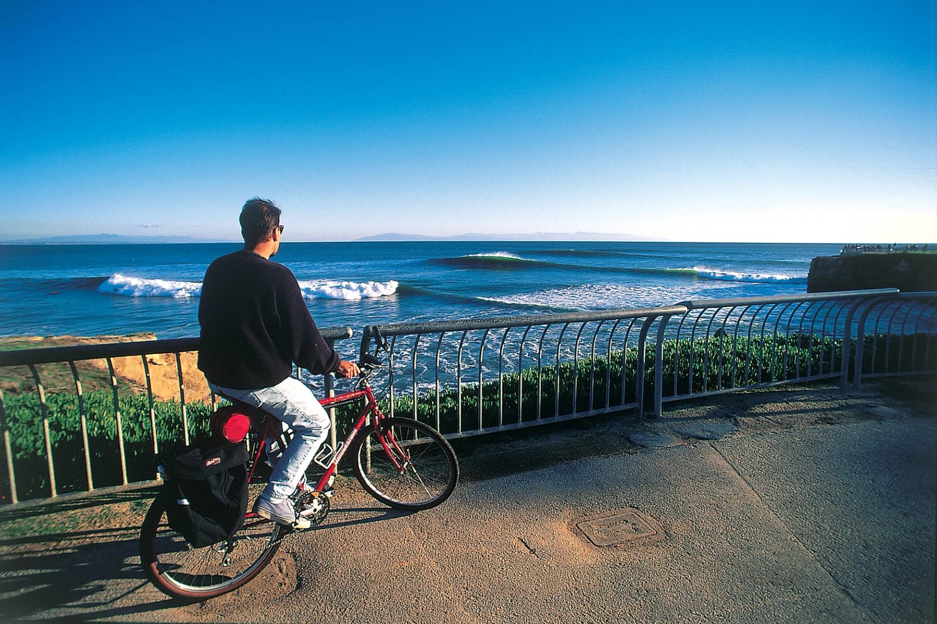 Steamer Lane - Middle Peak by Rob Gilley