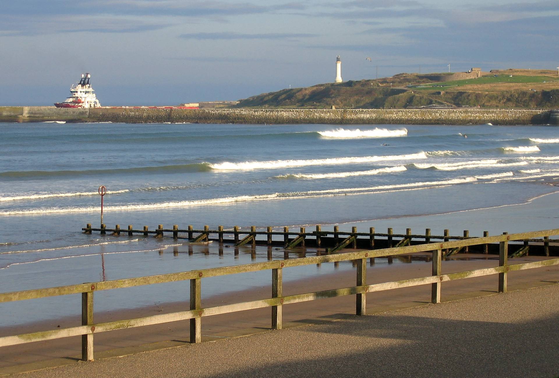 Aberdeen - Beach by Pete Robinson