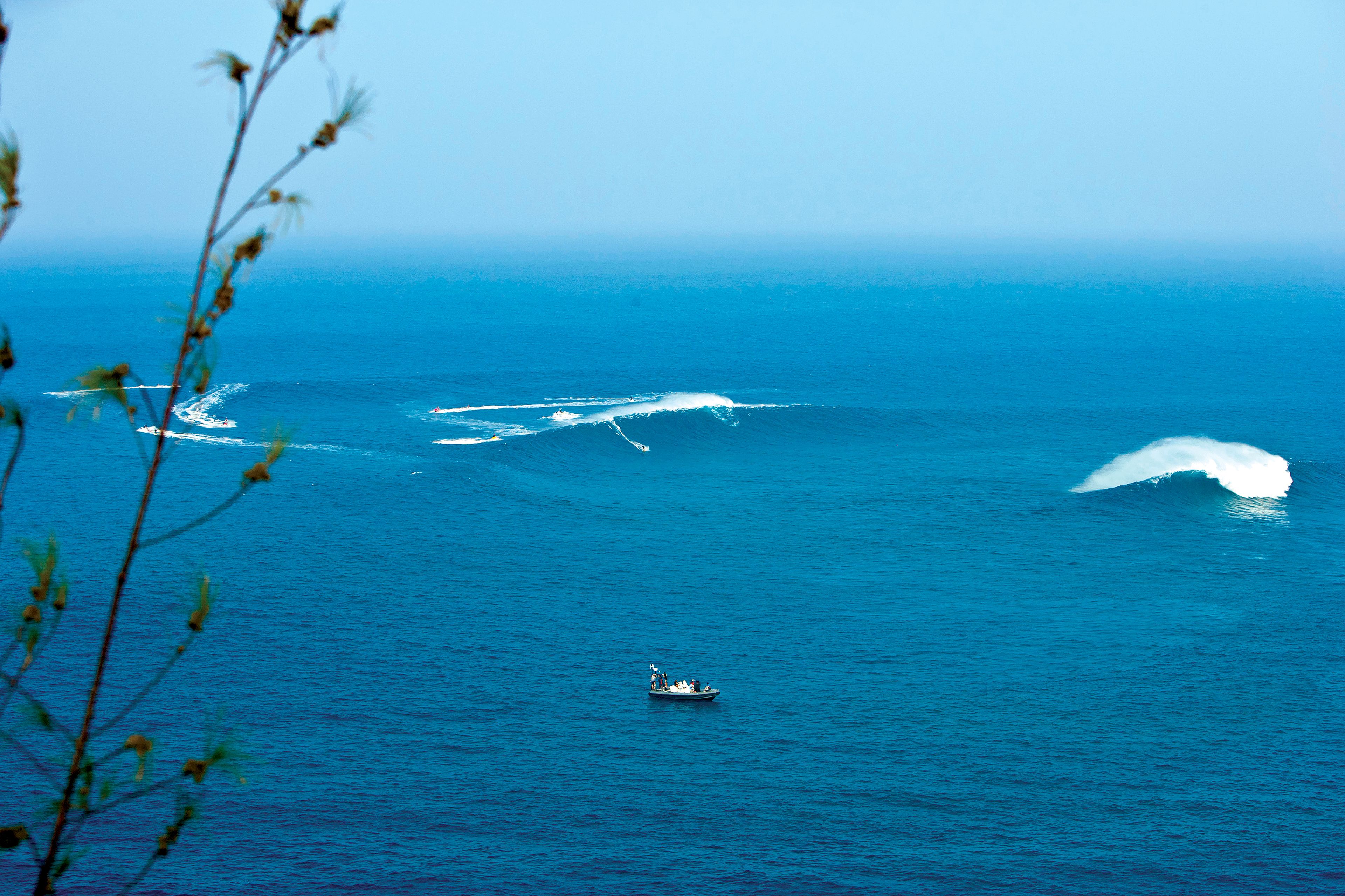 Peahi - Jaws Surf Guide (Northwest Maui, Hawaii) – Wave Info & Tips ...
