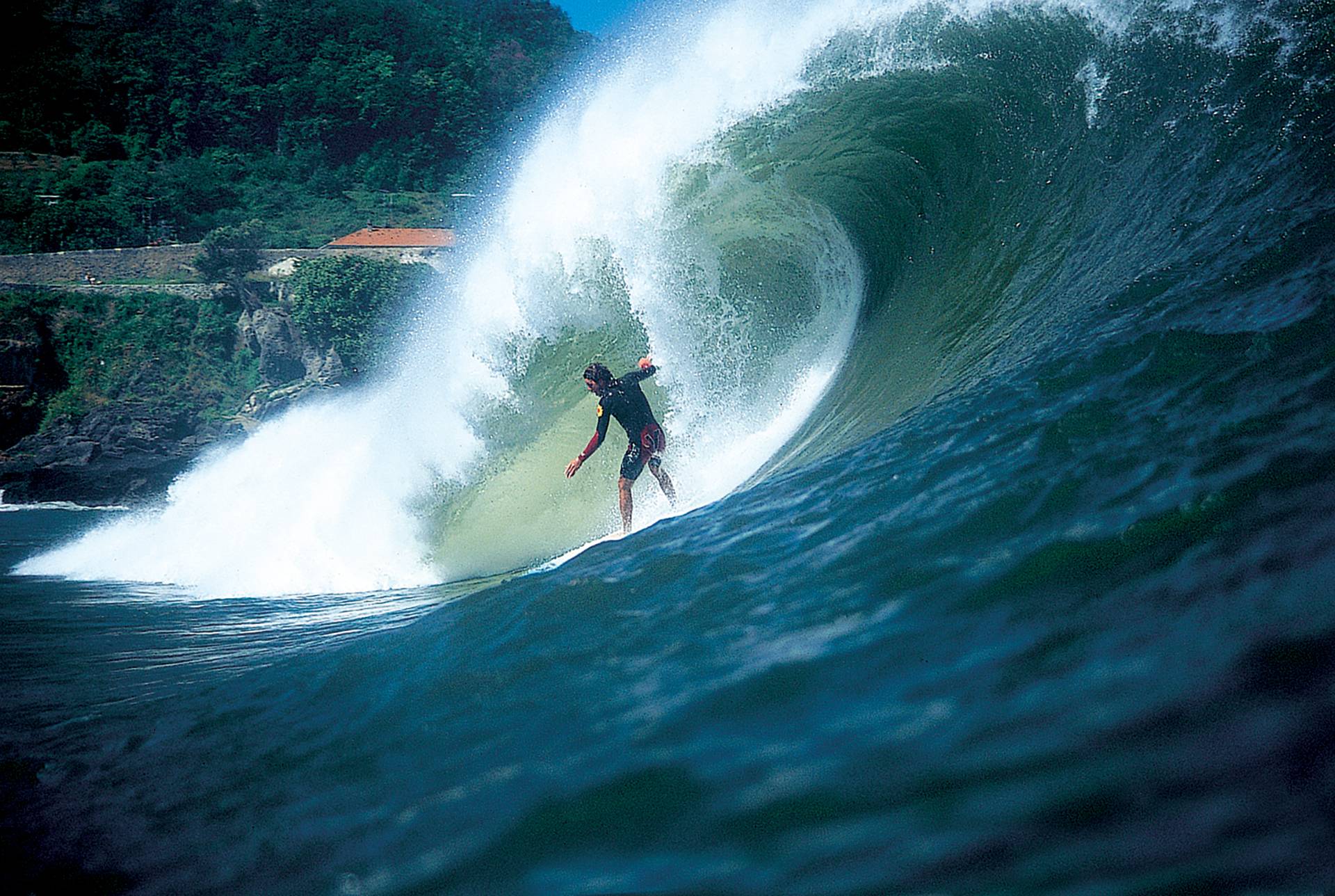 Mundaka by Alex Williams