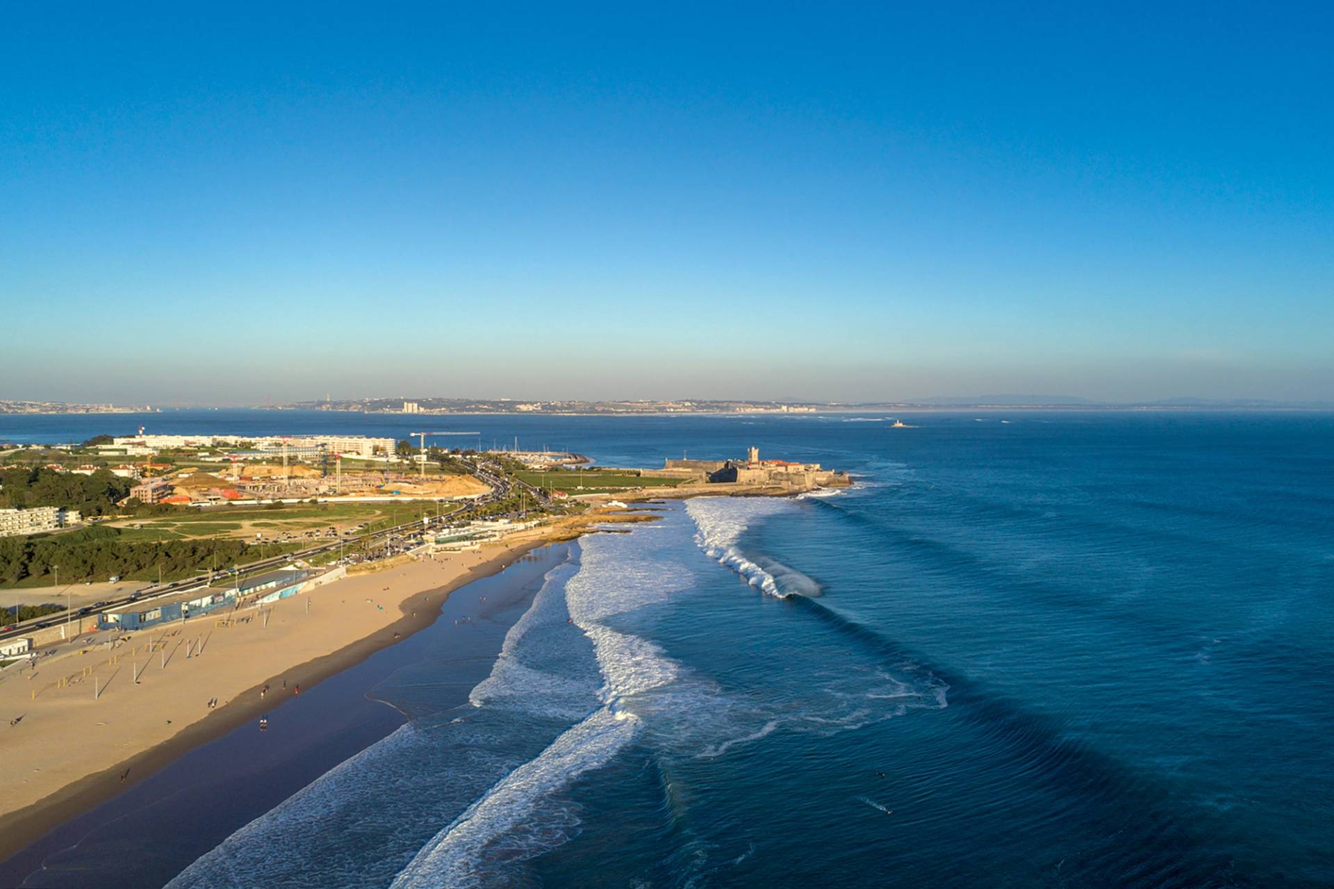 Carcavelos by Ricardo Bravo