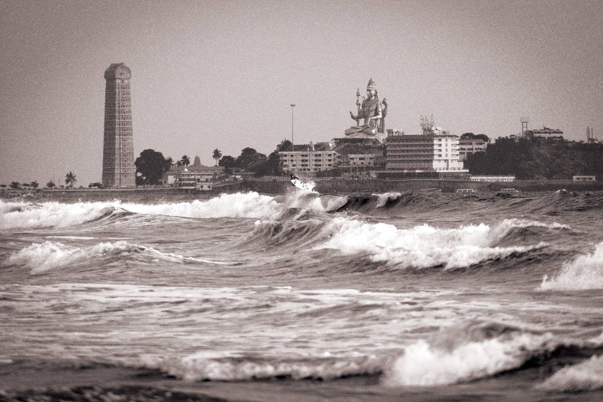 Murudeshwara by Dustin Ellison