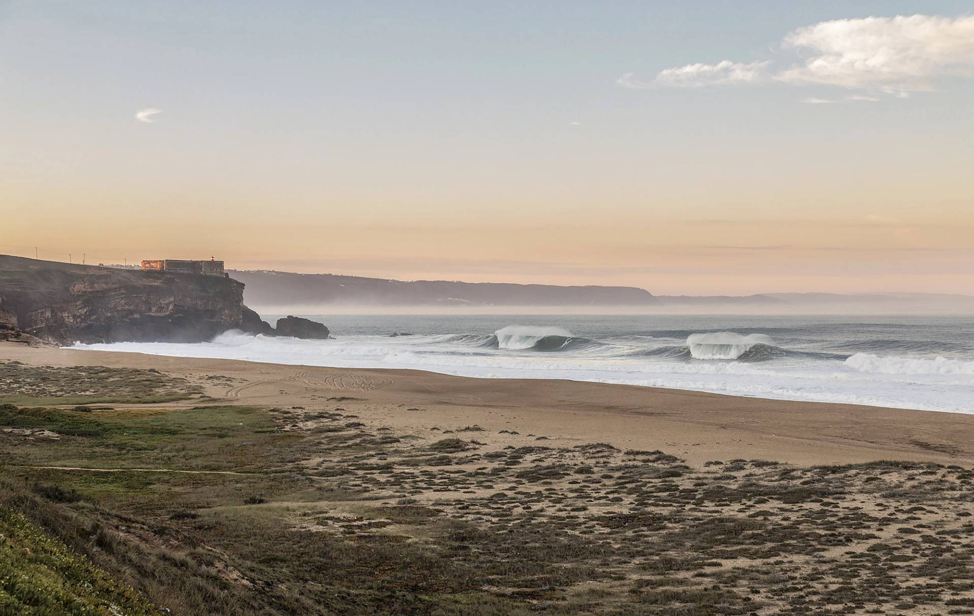 Praia do Norte, Nazaré by Ricardo Bravo