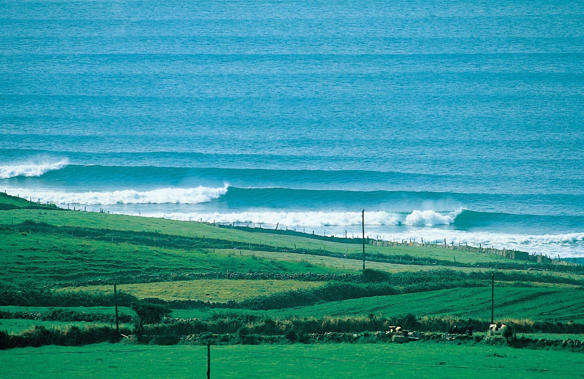 Lahinch - Cornish Left by Phil Holden