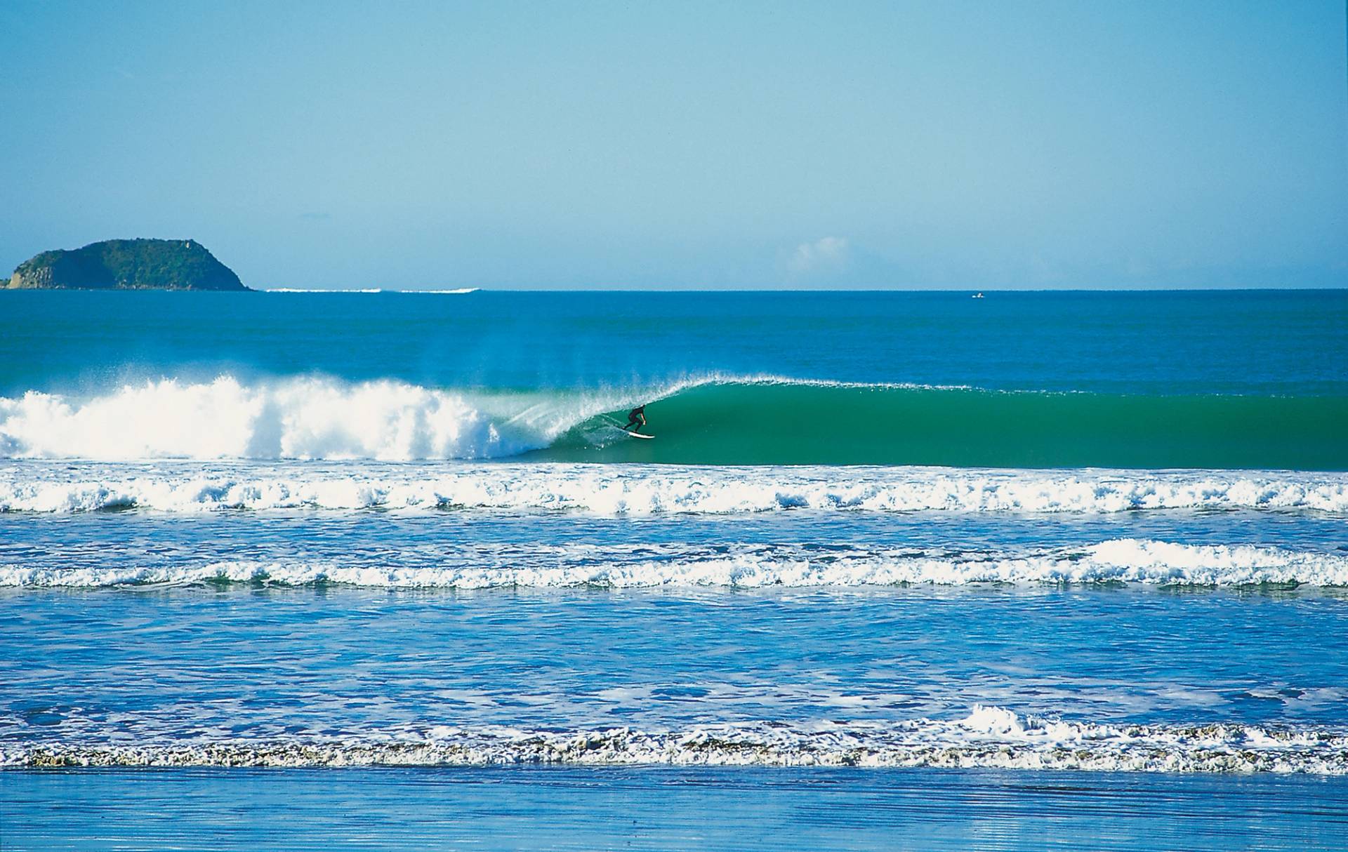 Gizzy Pipe, Midway Beach by Cory Scott 