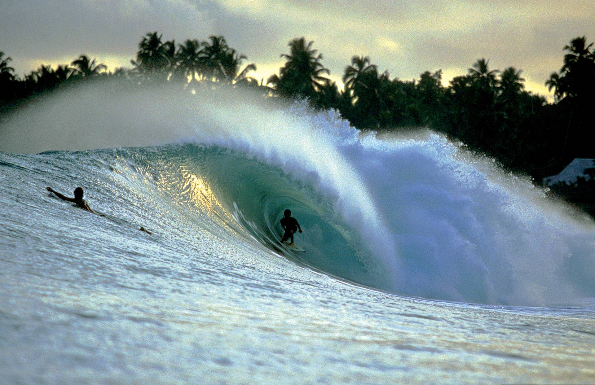 Lagundri Bay - The Point by David Pu'u