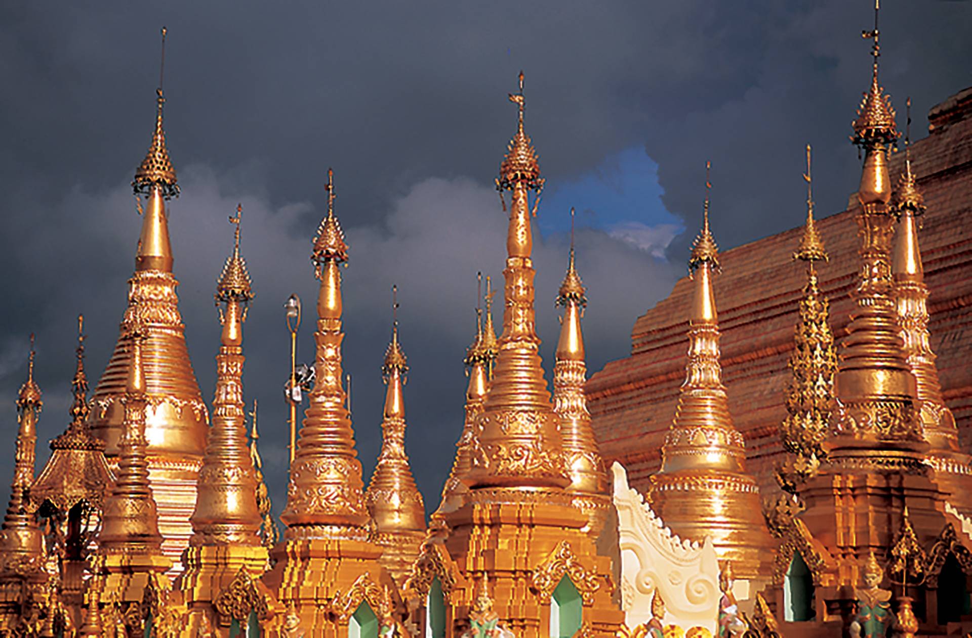 Myanmar Travel by Stuart Butler