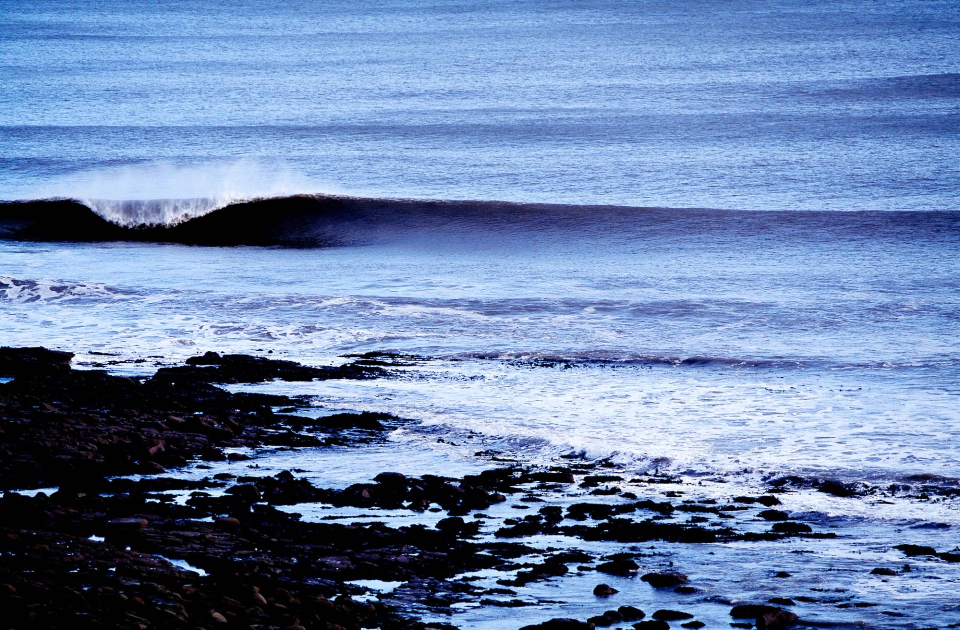 Cayton Bay - Point by Al Mackinnon