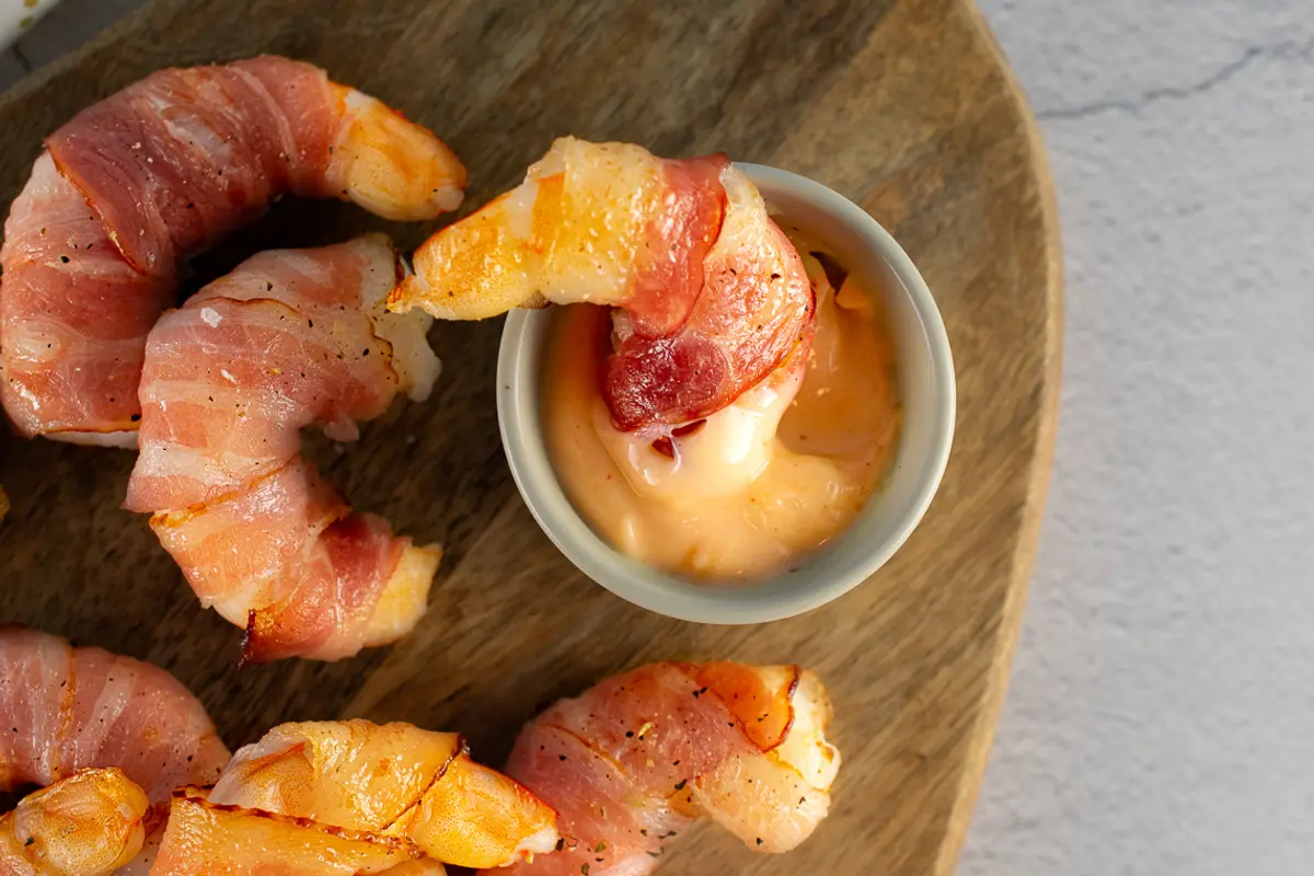 Krevetės šoninės marškinėliuose