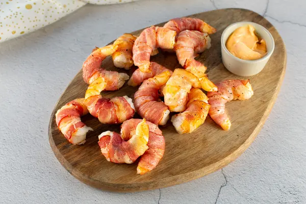 Krevetės šoninės marškinėliuose