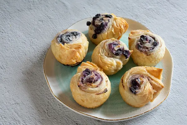 Greiti pyragėliai su kreminiu sūreliu