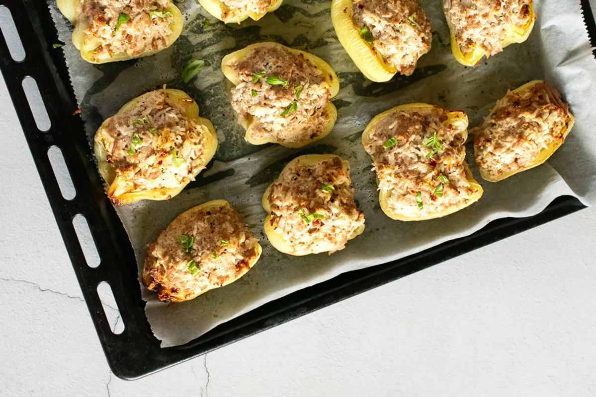 Kalakutiena ir ryžiais įdarytos paprikos orkaitėje