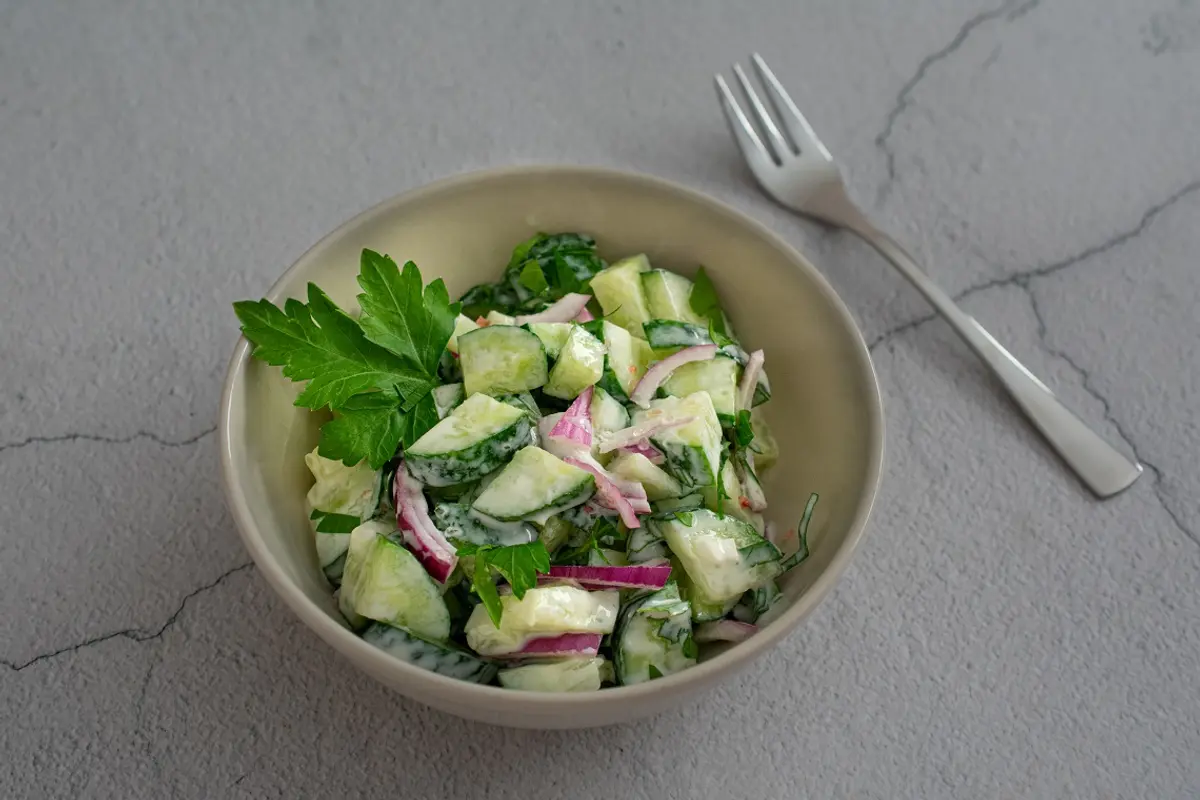 Gaivios agurkų salotos su jogurto padažu