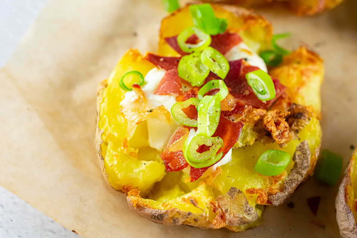 Traiškytos bulvytės su kreminiu sūriu ir šonine