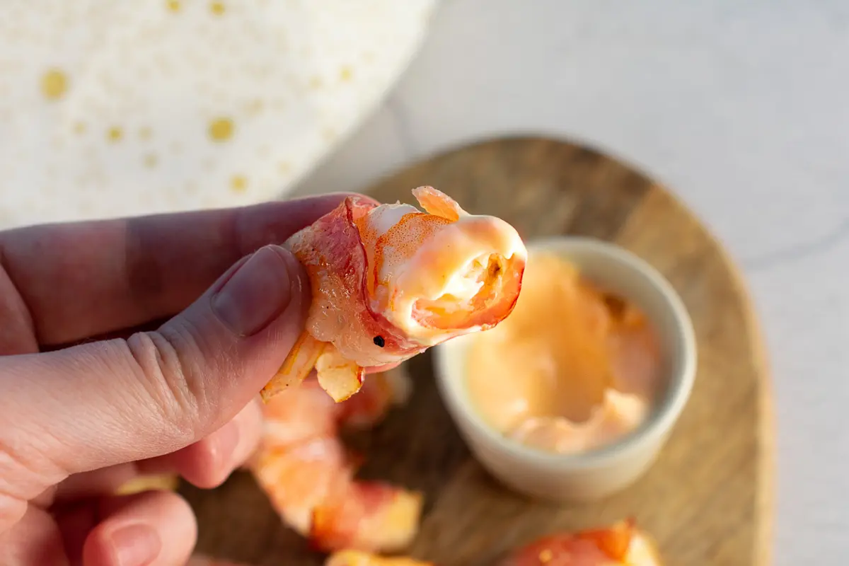 Krevetės šoninės marškinėliuose