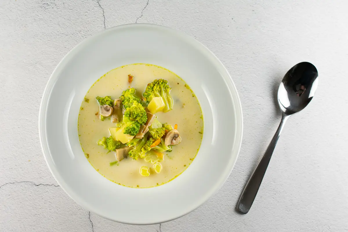 Brokolių sriuba su pievagrybiais ir grietinėle