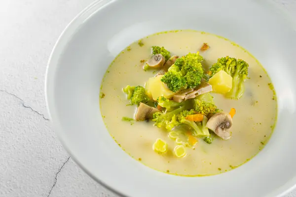 Brokolių sriuba su pievagrybiais ir grietinėle