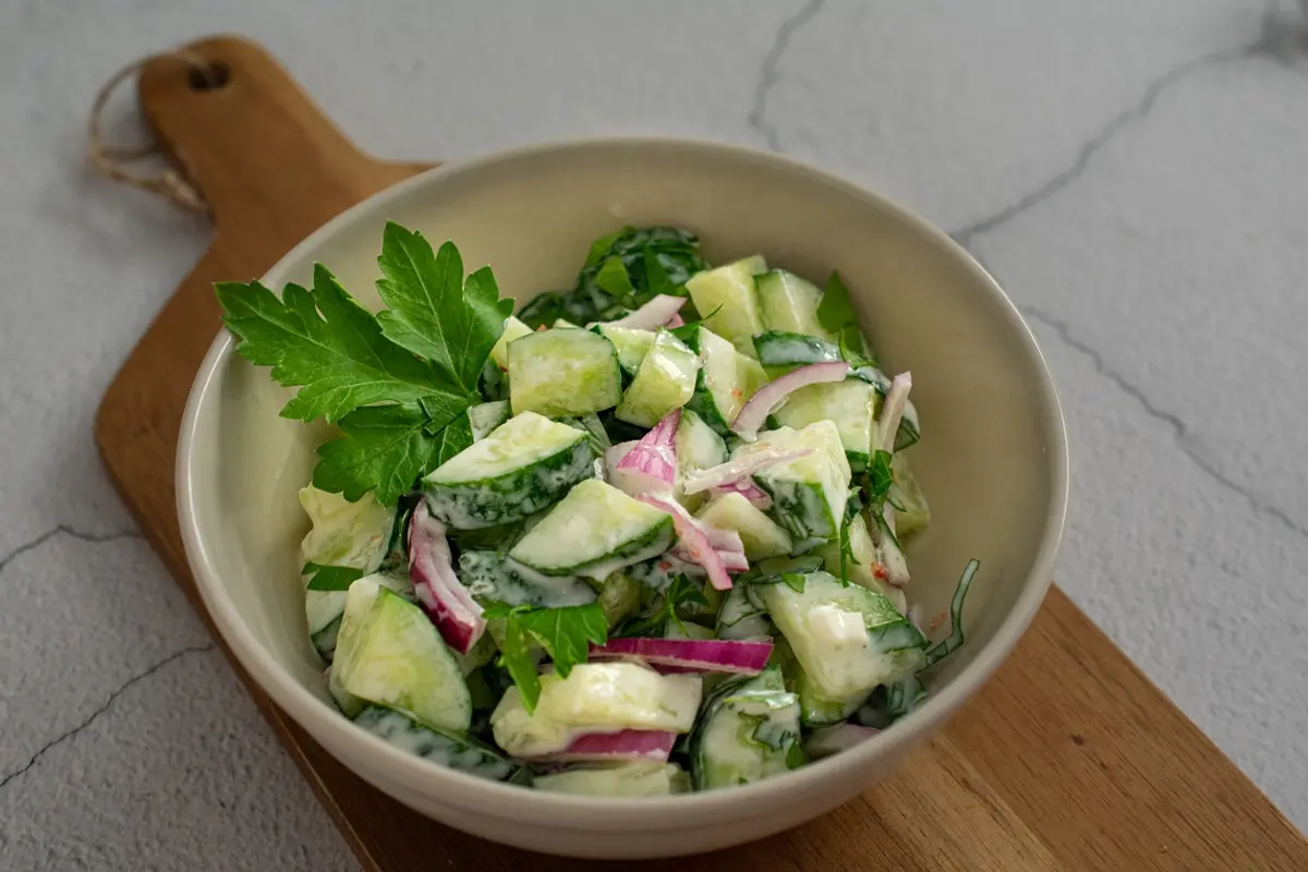 Gaivios agurkų salotos su jogurto padažu