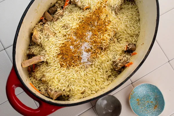 Ryžiai ir prieskoniai – paskutinis žingsnis prieš virimo magiją