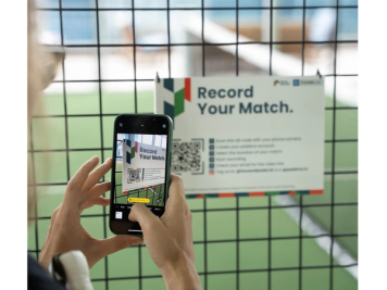 With just two clicks, players record their matches automatically and export their best highlights.