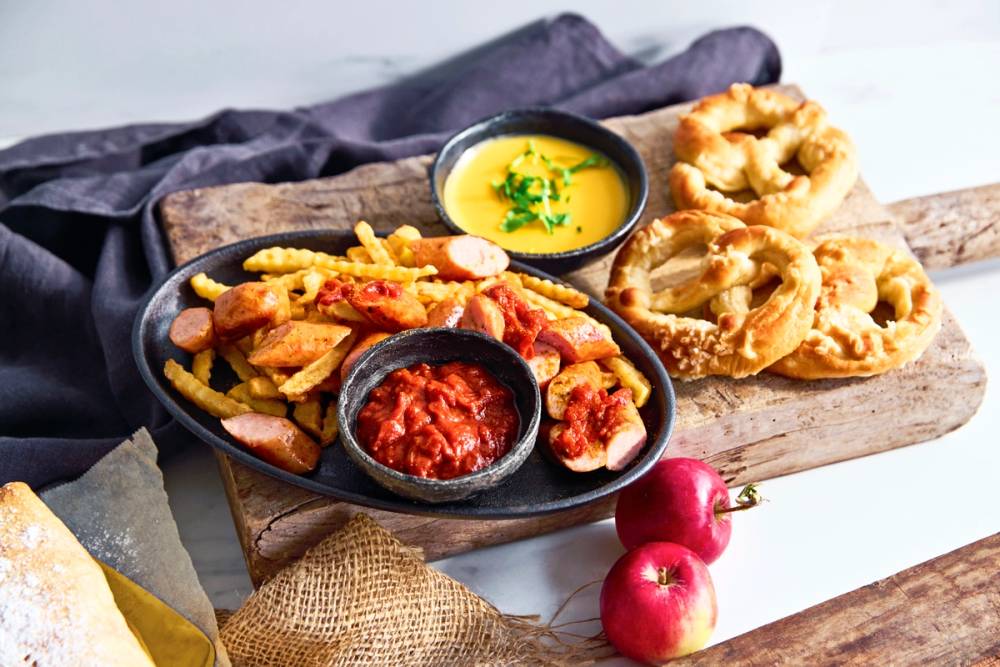 Currywurst og pommes frites