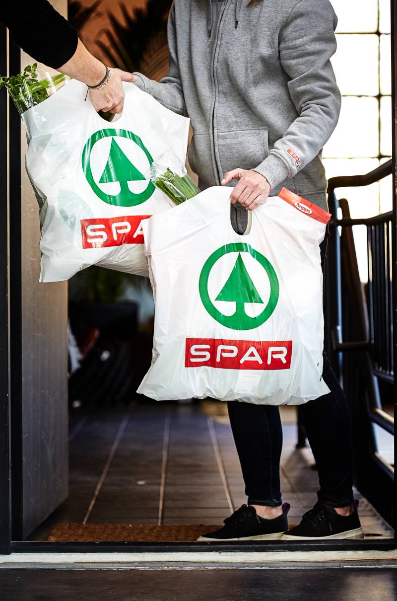 Nettbutikk levering på dør med plastposer