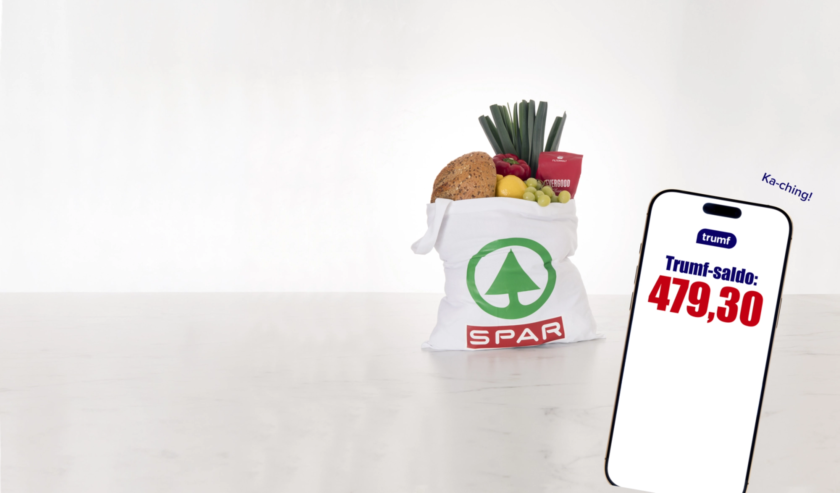 Pose med matvarer og mobil som viser en trumfsaldo på kr. 479,30